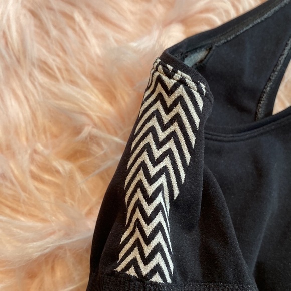 Monreal London Black White Pattern Chevron Seamless Sports Bra sz XS/S - Picture 10 of 11